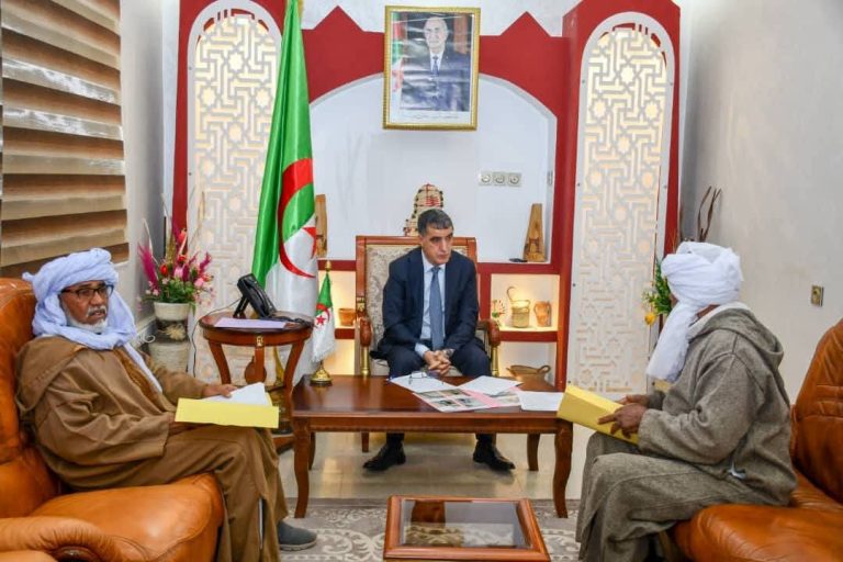 والي أدرار يستمع لانشغالات المواطنين والجمعيات المحلية