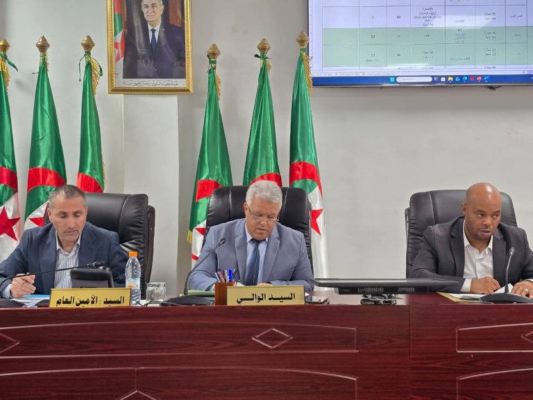 والي تيميمون يشرف على اجتماع المجلس التنفيذي لمتابعة ملفات التطهير العقاري وتسوية البنايات الفوضوية