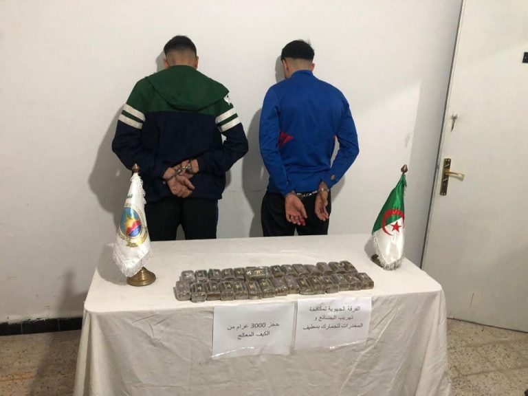 جمارك سطيف تحبط محاولة تهريب 3 كلغ من الكيف المعالج وتوقف شخصين