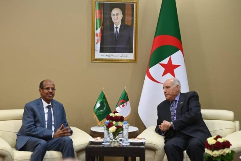 أحمد عطاف يستقبل رئيس مفوضية الاتحاد الإفريقي