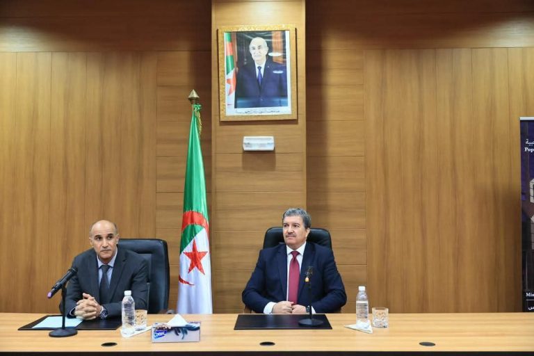 وزير الاتصال يكرم متقاعدي الوزارة ويؤكد دورهم في بناء قطاع الإعلام