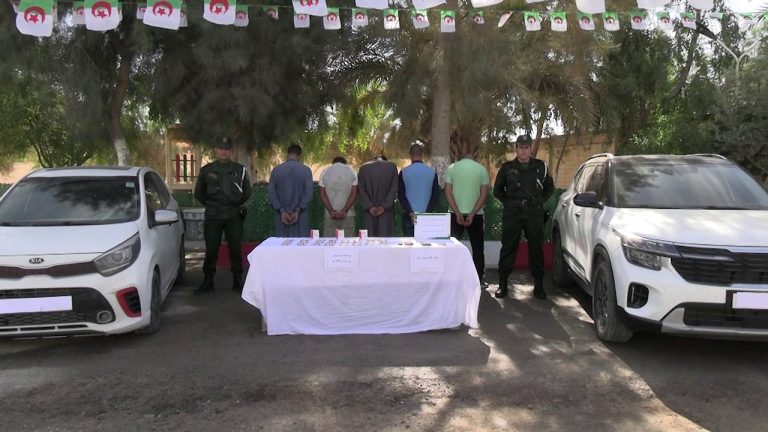 الدرك الوطني بالوادي يفكك شبكة إجرامية ويسترجع مركبة مسروقة