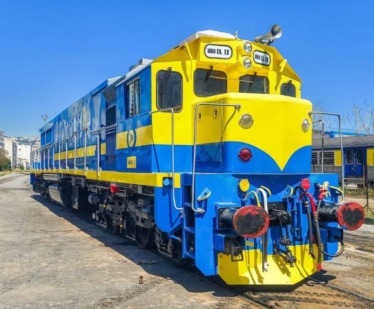 الجزائرية للنقل بالسكك الحديدية تُدخل القاطرات الجديدة في الخدمة بعد إعادة تهيئتها