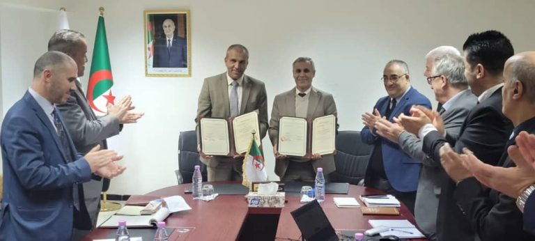 إطلاق خدمة دفع حقوق الطابع الخاصة بالسجل التجاري باستخدام البطاقة البنكية أو البطاقة الذهبية