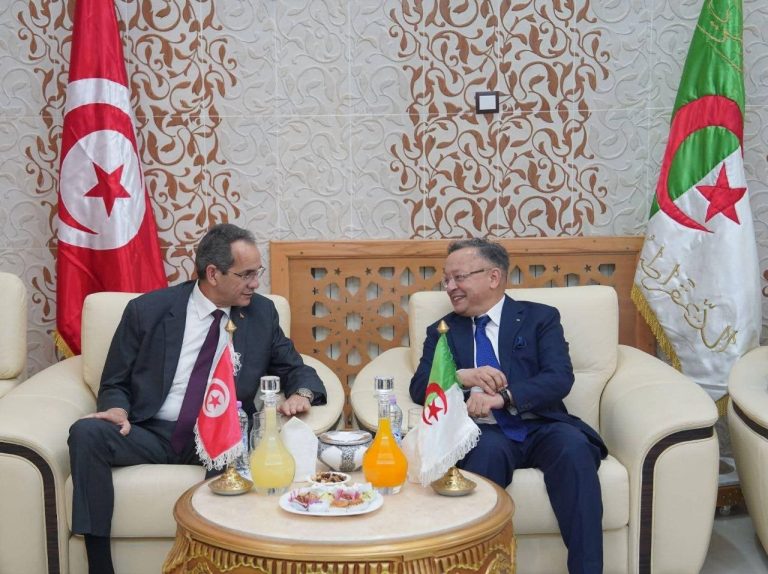 وزير التعليم العالي الجزائري يستقبل نظيره التونسي في سوق أهراس