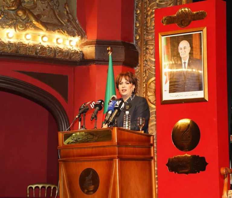 وزيرة الثقافة تؤكد دعم قطاعها للأعمال المسرحية والسينمائية خلال زيارتها إلى قسنطينة