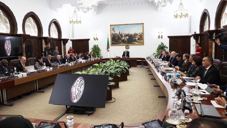 أحزاب سياسية تؤكد مشروع القانون العضوي المتعلق بالأحزاب السياسية