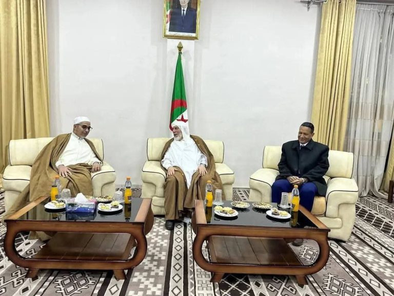 والي ولاية الأغواط يستقبل عميد جامع الجزائر ورئيس المجلس الإسلامي الأعلى بمناسبة الذكرى العاشرة لتأسيس مركز البحث في العلوم الإسلامية والحضارة