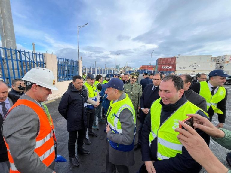 والي عنابة يعطي إشارة إعادة تشغيل قطار نقل الحاويات بين الميناء والميناء الجاف بالعلاليق