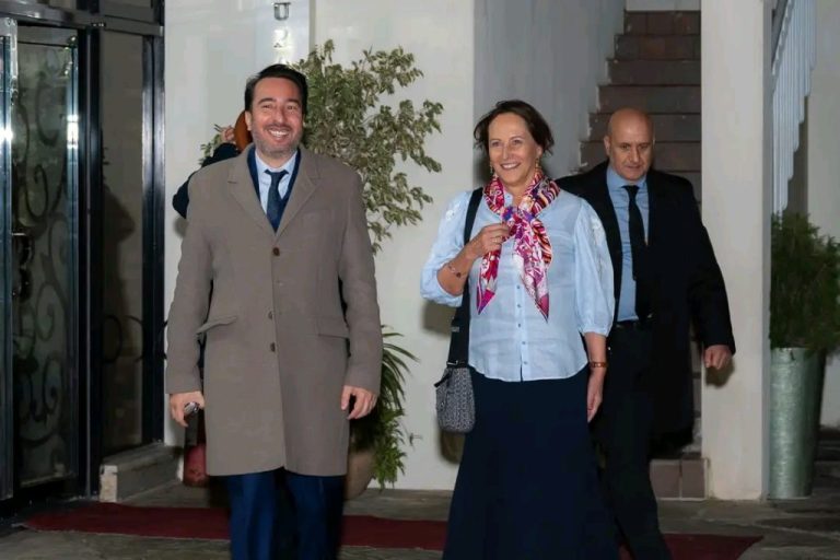 تعزيز التعاون الاقتصادي بين الجزائر وفرنسا محور لقاء بين كمال مولى وسيغولين رويال