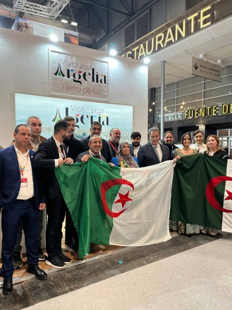 سفير الجزائر يتفقد الجناح الجزائري بمعرض السياحة الدولي في مدريد