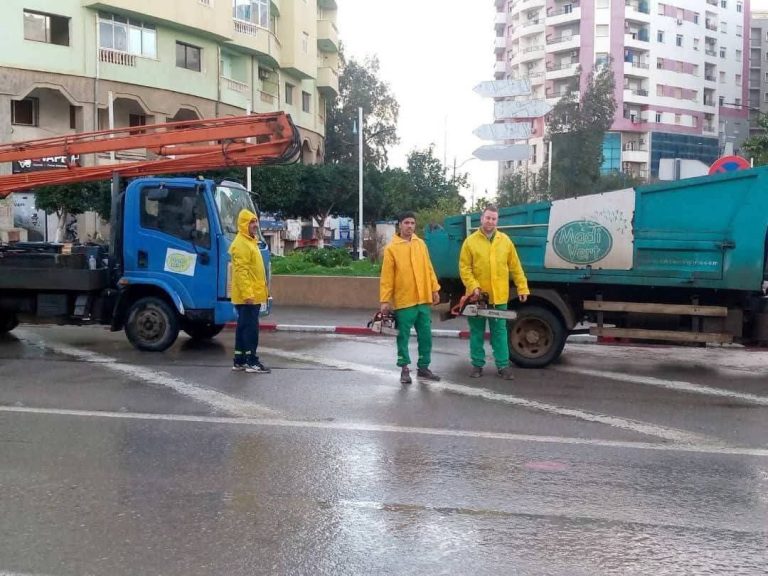 تدخلات ميدانية لتأمين الطرقات بولاية بومرداس من آثار التقلبات الجوية