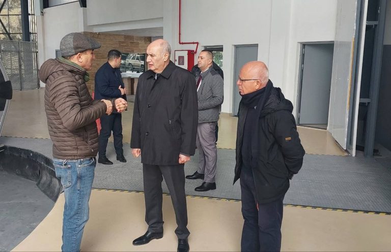 والي ولاية تيزي وزو يزور موقع أشغال المصعد الهوائي ويشدد على تسريع استكمال المحطات 6 و7