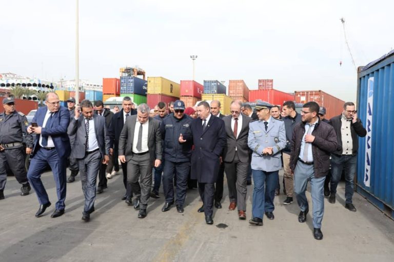 السعيد سعيود وزير الداخلية يزور ميناء الجزائر في جولة تفتيشية مفاجئة