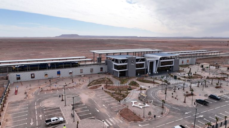 الوكالة الوطنية للسكك الحديدية تطلق تجارب تقنية على خط بشار – تندوف – غارا جبيلات باستخدام القطار التجاري