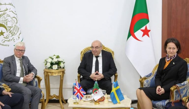 لقاء وزاري جزائري مع سفراء السويد والمملكة المتحدة لتعزيز استثمارات الصناعة الصيدلانية