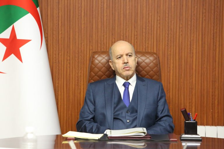 وزير العمل والتشغيل يترأس اجتماعًا لتطوير الخدمة العمومية وتحسين أداء الصندوق الوطني للتأمينات الاجتماعية