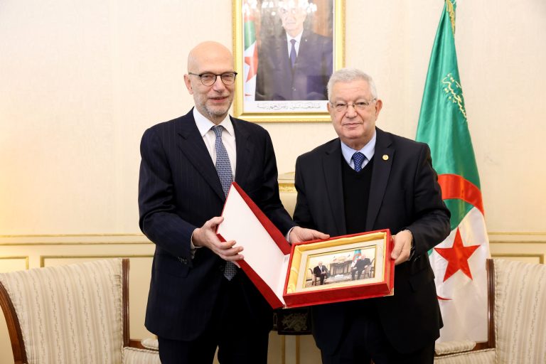 رئيس مجلس الأمة يلتقي سفير إيطاليا بالجزائر ويبحث تعزيز التعاون الثنائي والشراكات الاقتصادية