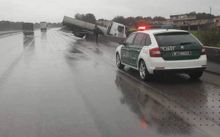 حادث_مرور مادي بالطريق السيار أ2 بالبيرة: وحدات الحماية_المدنية تتدخل