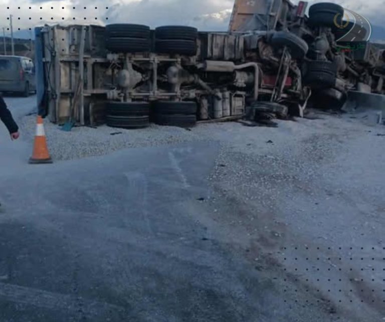 حادث مرور مادي بالطريق السيار شرق–غرب بولاية البويرة