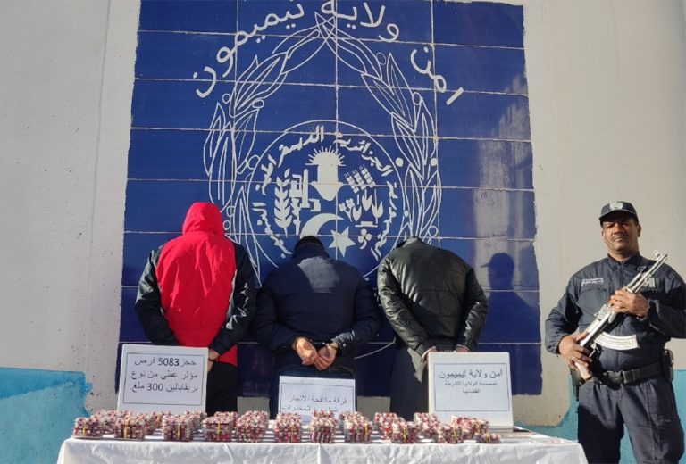 مصالح شرطة_تيميمون تكشف شبكة لترويج المخدرات وتضبط 5083 كبسولة