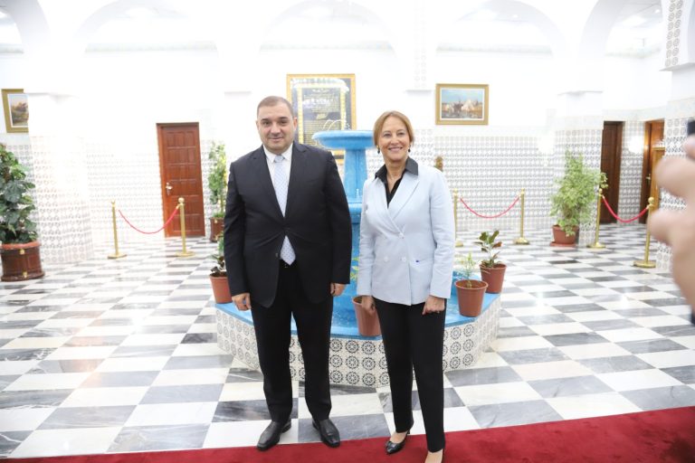 وزير العدل حافظ الأختام يلتقي رئيسة جمعية فرنسا – الجزائر في الجزائر