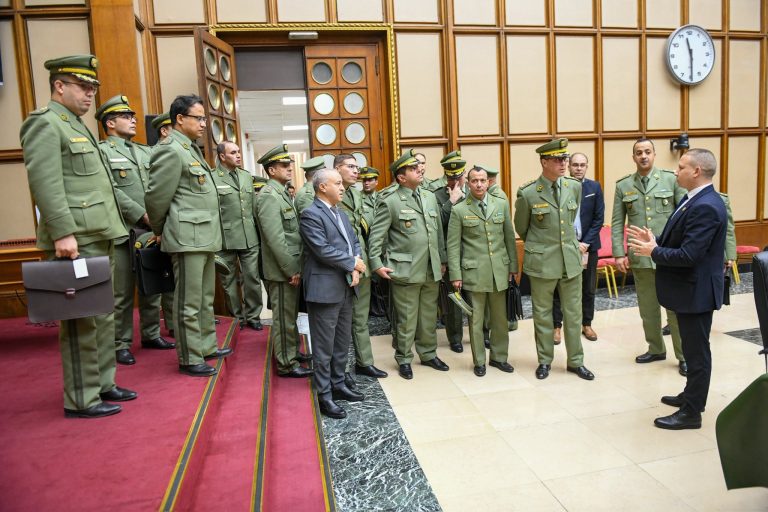زيارة وفد من ضباط المدارس العليا التابعة لوزارة الدفاع الوطني إلى المجلس الشعبي الوطني