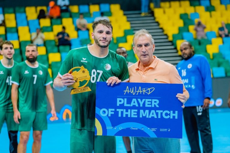 رئيس اللجنة الأولمبية يهنئ المنتخب الوطني لكرة اليد على إنجاز التأهل للمونديال