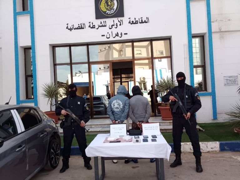 شرطة وهران تضع حدًا لشبكة ترويج المخدرات الصلبة وتضبط كوكايين بحوزة المشتبه فيهما