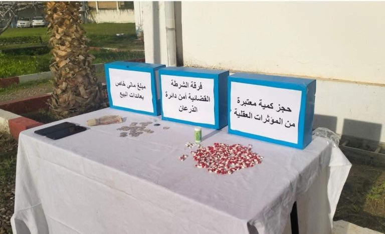 أمن دائرة الذرعان يوقف شخصين ويضبط كميات من المؤثرات العقلية وعائدات النشاط الإجرامي