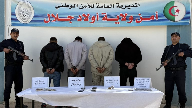 أمن أولاد جلال يوقف شبكة لترويج المخدرات ويضبط كميات من المواد المحظورة