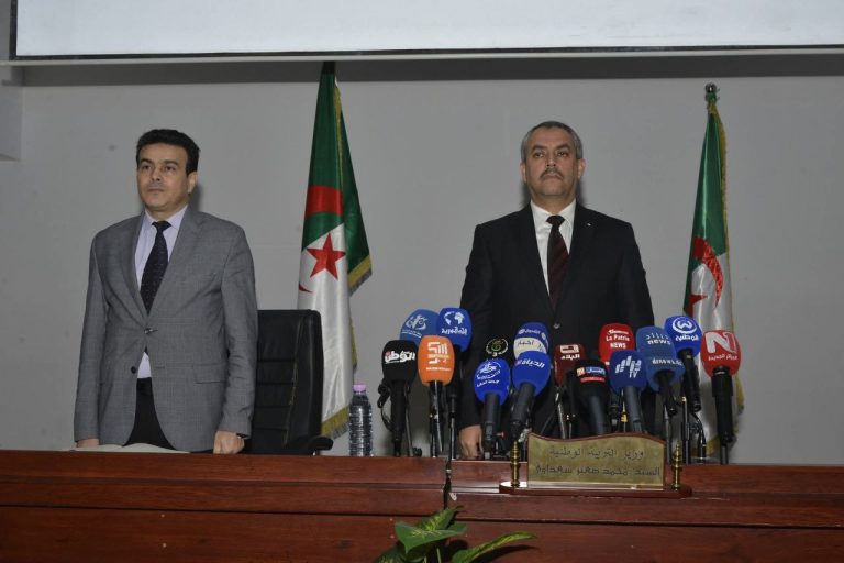 وزير التربية الوطنية يترأس اجتماعاً مع مسؤولي النقابات المعتمدة في القطاع