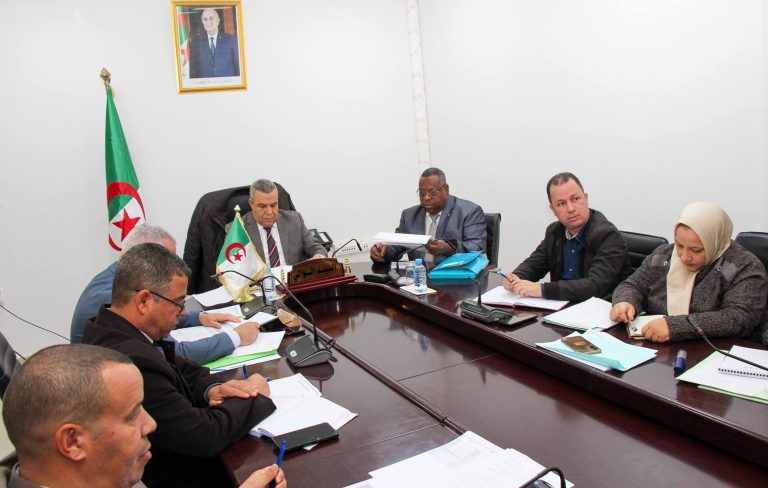 والي المغير يشرف على اجتماع المجلس التنفيذي للولاية ويؤكد تسريع إنجاز المشاريع وتحسين الخدمات