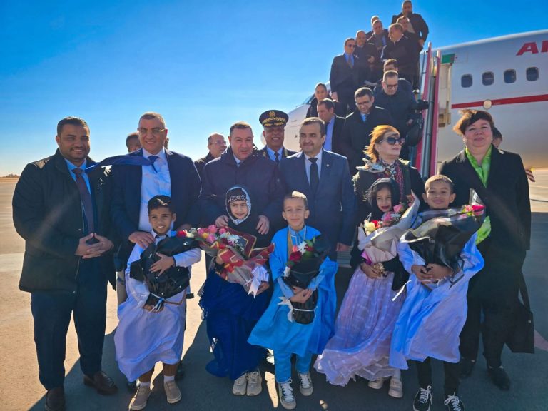 زيارة وزارية ميدانية إلى تندوف لمتابعة مشروع القطار المنجمي نحو غار جبيلات