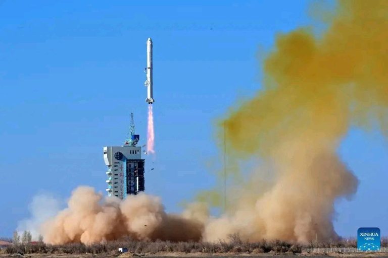 الجزائر تطلق القمر الاصطناعي “Alsat-3B” بنجاح من الصين