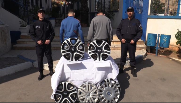 شرطة العاصمة تطيح بمشتبه فيهما متلبسين بسرقة توابع المركبات