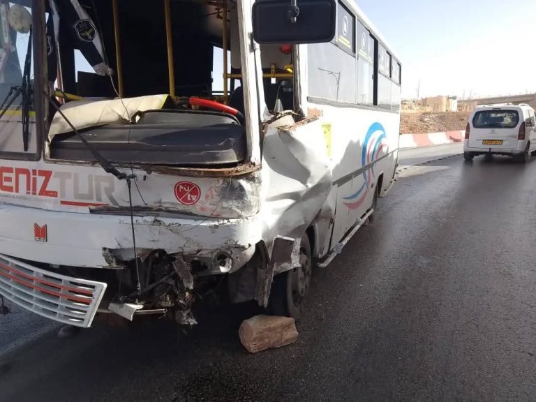 إصابة 5 أشخاص في حادث مرور بولاية غرداية