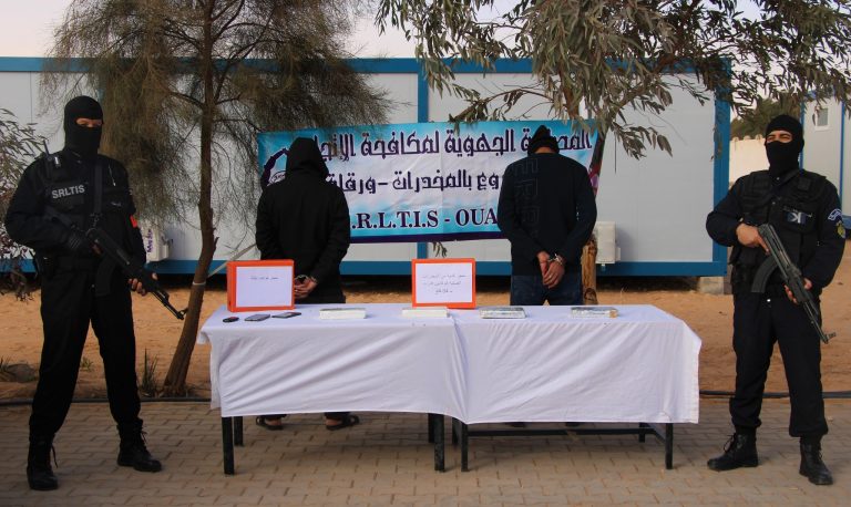 شرطة ورقلة تحجز 4 كلغ من الكوكايين وتوقف شخصين في قضية تهريب مخدرات