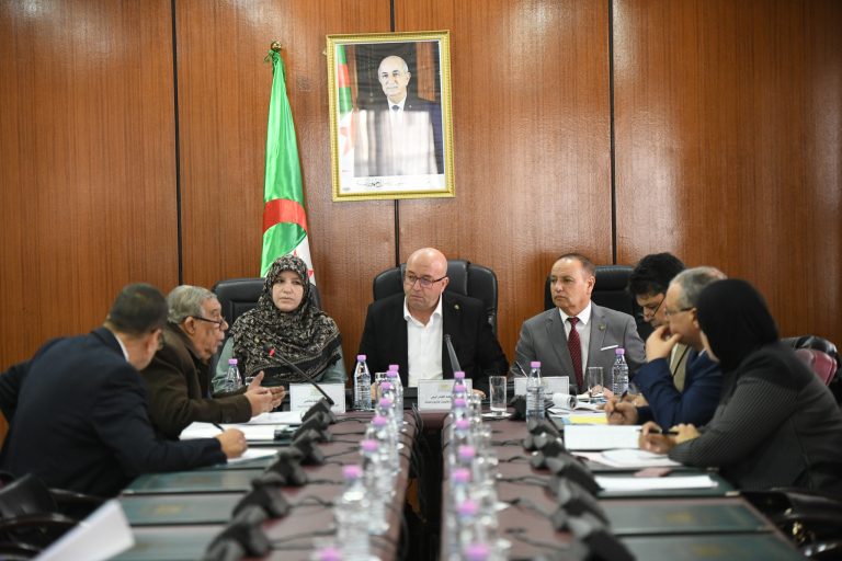 لجنة الشؤون القانونية والإدارية والحريات تستمع إلى ممثلي حركة النهضة وحزب الفجر الجديد