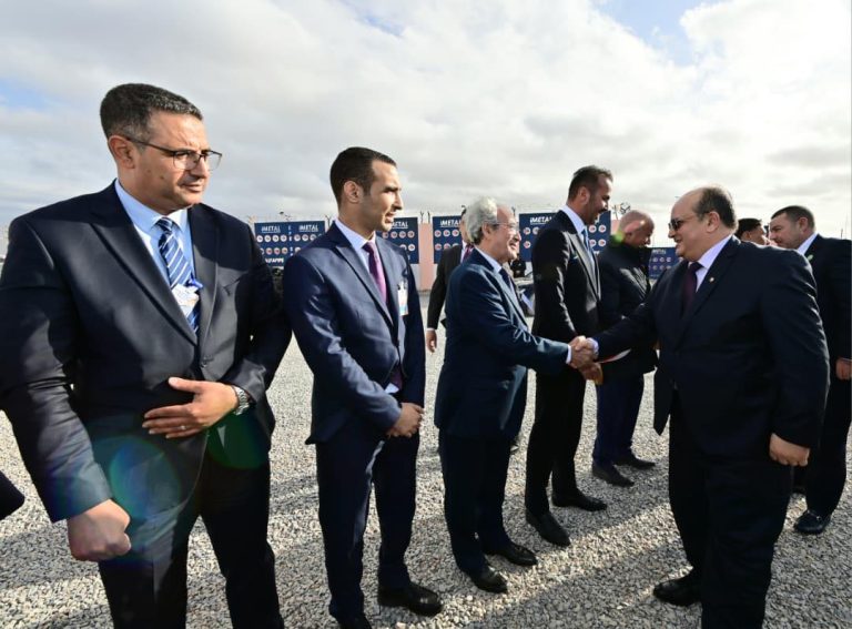 الوزير الأول يزور وحدات التكوير والصهر والدرفلة بمشروع غارا جبيلات