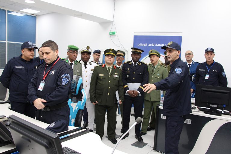 وفد ضباط دارسين بالمدرسة العليا الحربية يزور مركز العمليات للمديرية العامة للأمن الوطني