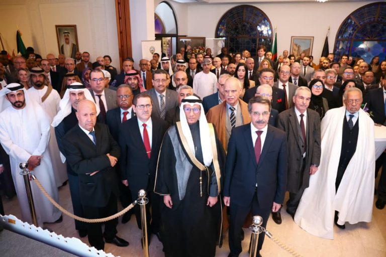 الجزائر تشارك رسميًا في حفل العيد الوطني لدولة الكويت لتعزيز العلاقات الثنائية والتعاون العربي