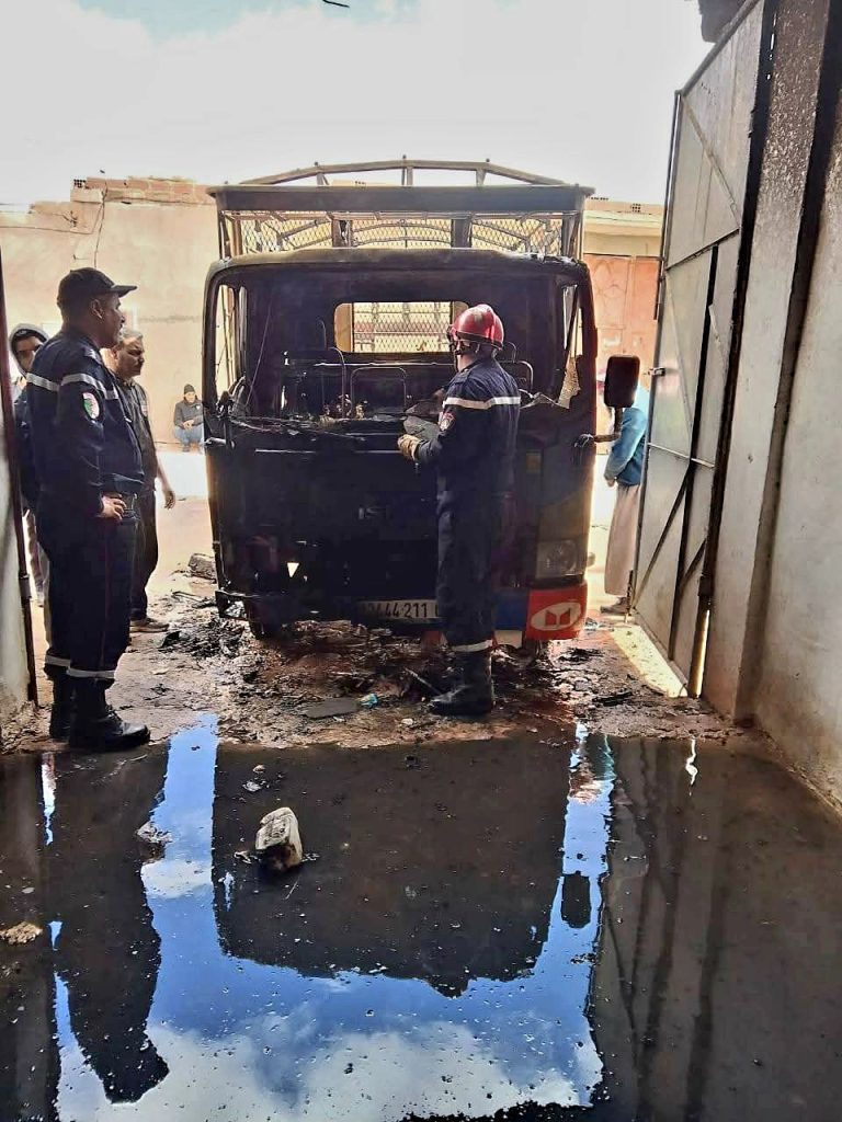 إخماد حريق شاحنة بحي 330 مسكن في قصر الحيران دون إصابات