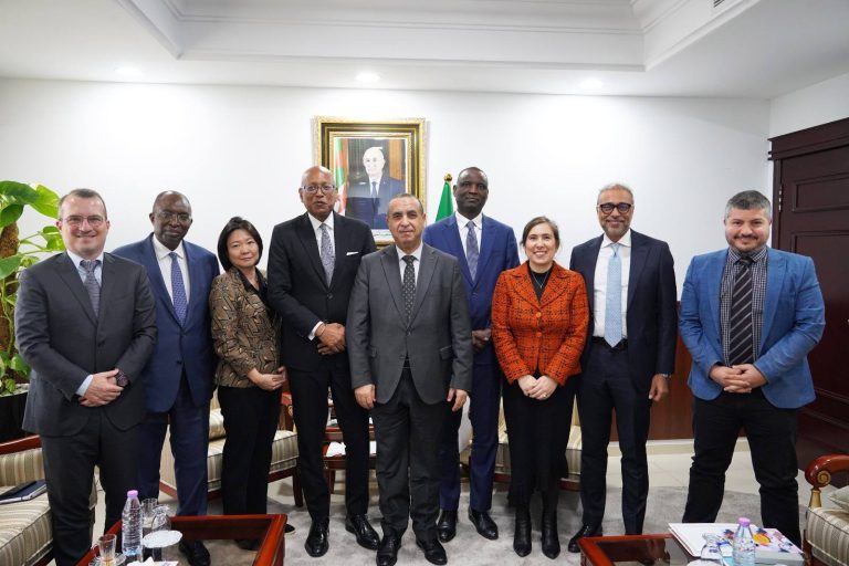 وزير الطاقة والطاقات المتجددة يعزز الشراكة الدولية للجزائر مع مؤسسة التمويل الدولية