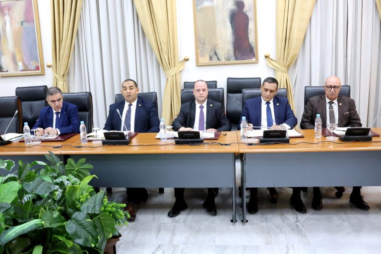 مكتب مجلس الأمة يعقد اجتماعًا موسّعًا لبحث القوانين الخلافية ويحدد جدول الجلسة العامة