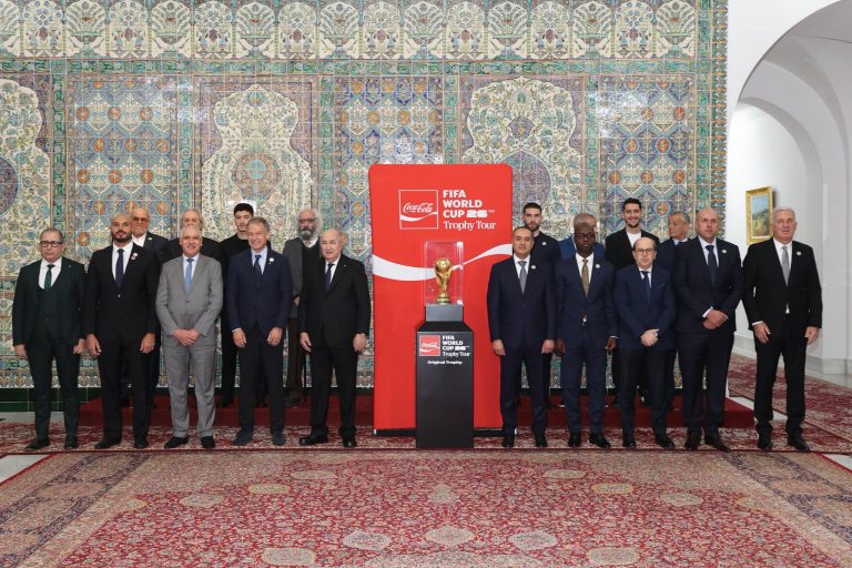 رئيس الجمهورية يستقبل وفد الاتحاد الدولي لكرة القدم “فيفا” ويستعرض استعدادات الجزائر لكأس العالم 2026