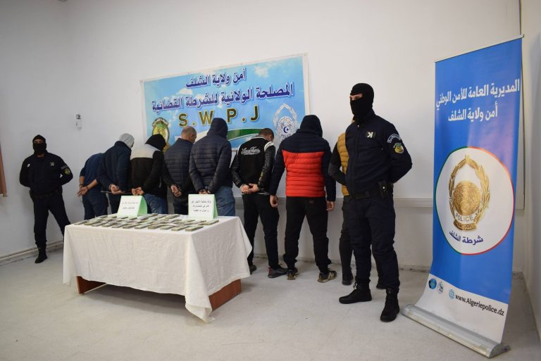 شرطة الشلف تفكك شبكة إجرامية منظمة مختصة في المتاجرة بالمخدرات وتحجز أكثر من مليار سنتيم