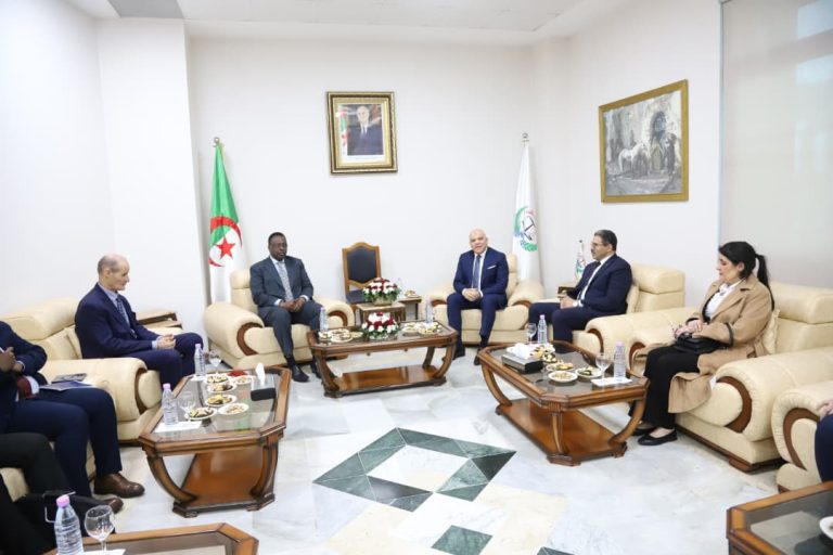 زيارة رسمية لوزير العدل والشؤون الدستورية الصومالي إلى المدرسة العليا للقضاء