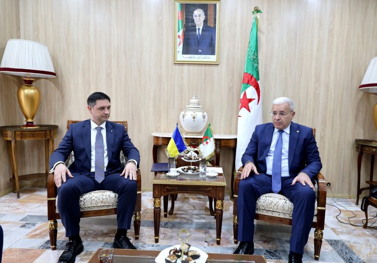بوغالي يستقبل سفير أوكرانيا ويبحث تعزيز التعاون البرلماني بين الجزائر وكييف