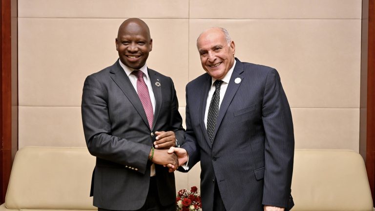 الجزائر وليسوتو تبحثان عن تعزيز التعاون ودعم السلم في إفريقيا على هامش أعمال المجلس التنفيذي للاتحاد الإفريقي